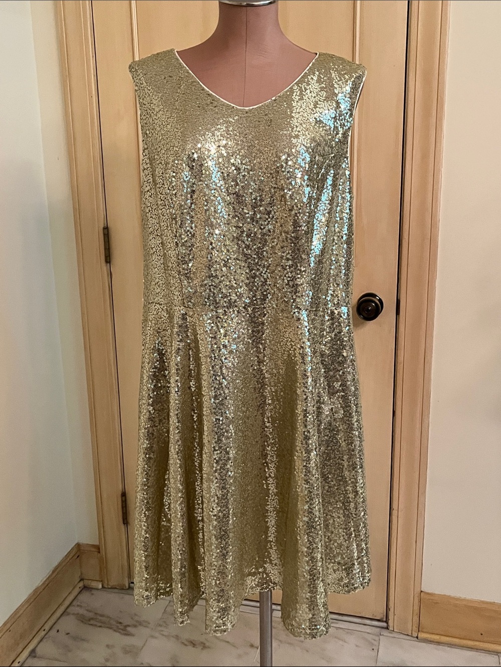 DRESSEVER Party Vegas Celebration Gold Sequin V-Neck Fit & Flare Mini Dress XXXL